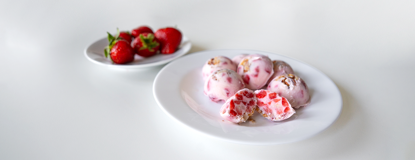 Frozen Yogurt хапки с ягоди